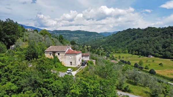 casa indipendente in vendita a Pescosolido