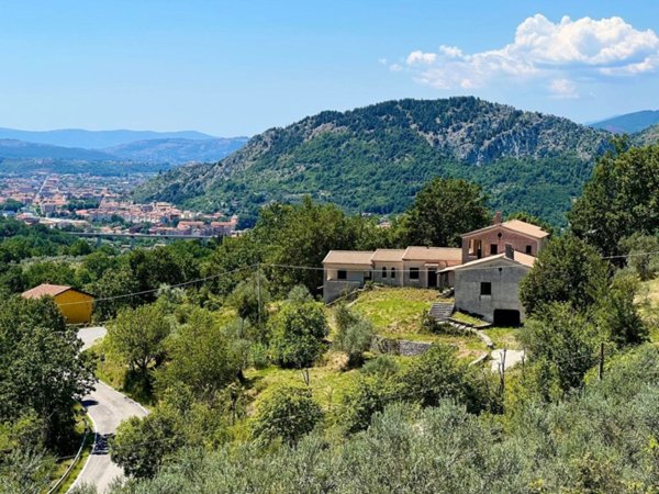 casa indipendente in vendita a Pescosolido