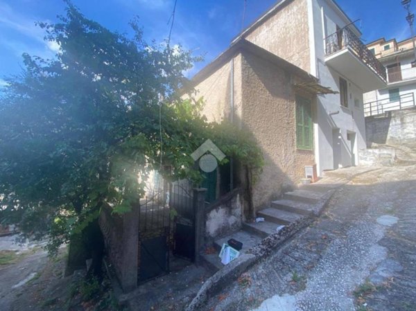 casa indipendente in vendita a Pescosolido