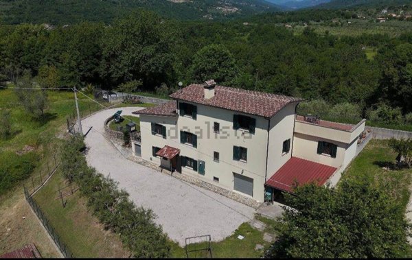 casa indipendente in vendita a Pescosolido