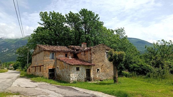 casale in vendita a Pescosolido