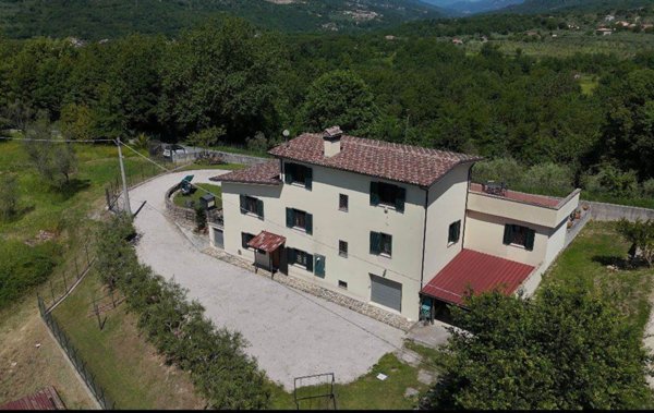 casa indipendente in vendita a Pescosolido