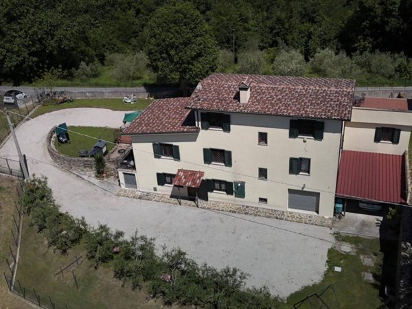 casa indipendente in vendita a Pescosolido