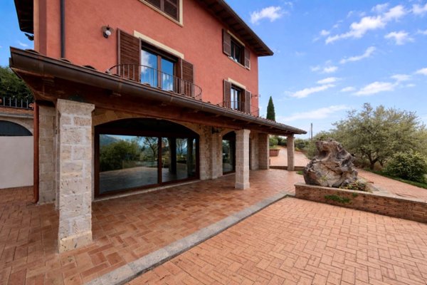 casa indipendente in vendita a Pescosolido