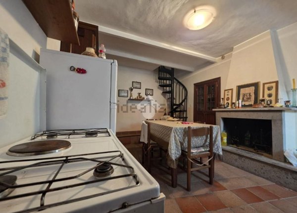 casa indipendente in vendita a Pescosolido