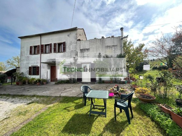 casa indipendente in vendita a Pico