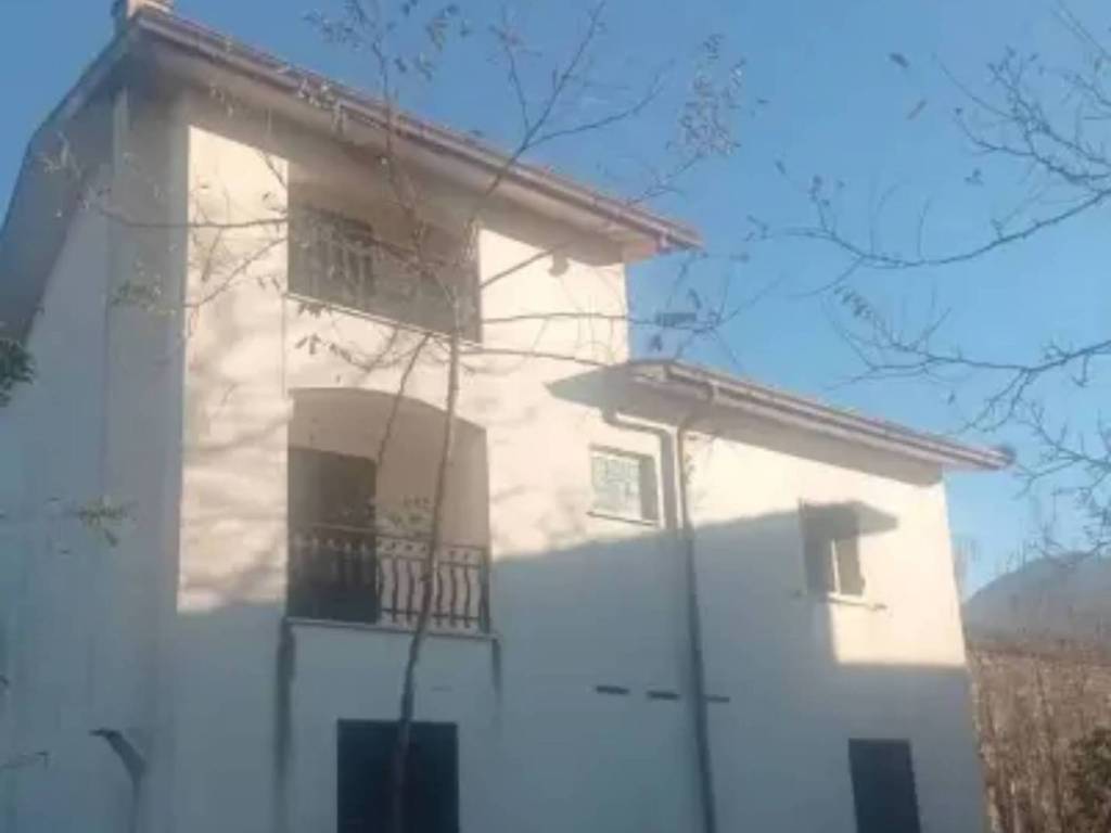 casa indipendente in vendita a Pico