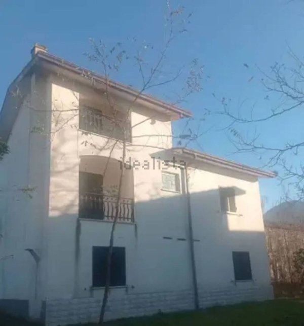 casa indipendente in vendita a Pico