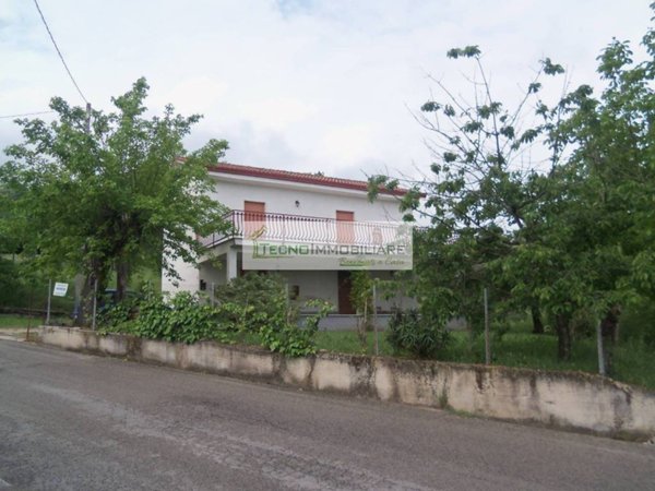 casa indipendente in vendita a Pico