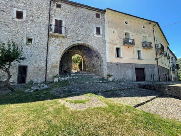 casa indipendente in vendita a Pico