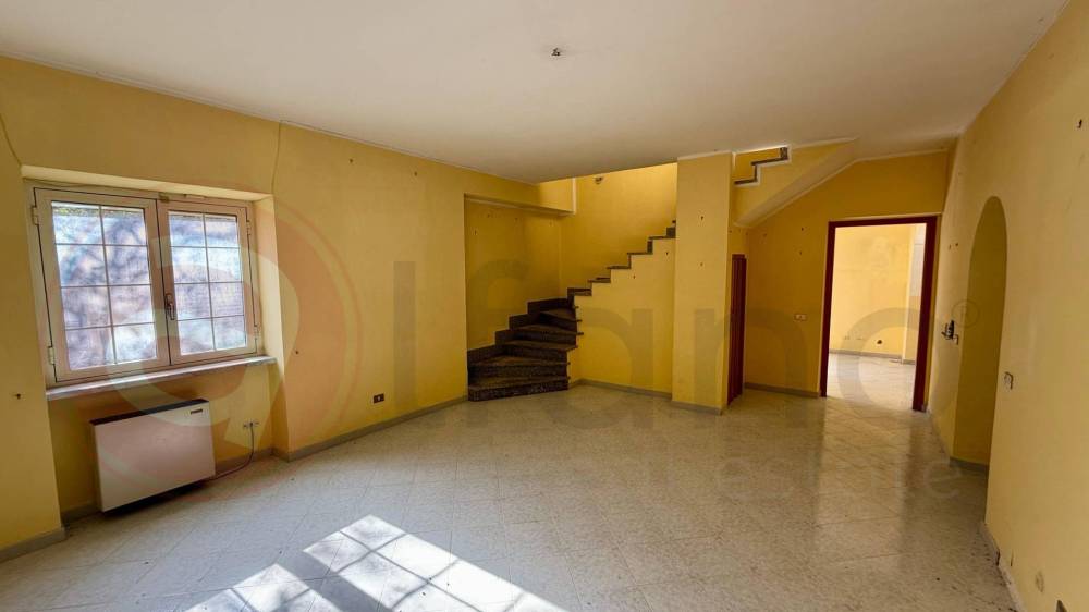 casa indipendente in vendita a Pico