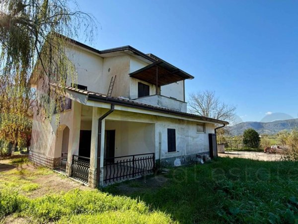 casa indipendente in vendita a Pico