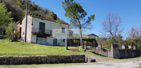 casa indipendente in vendita a Pico