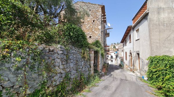 casa indipendente in vendita a Pico