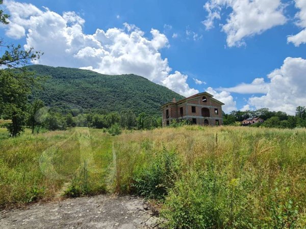 casa indipendente in vendita a Pico