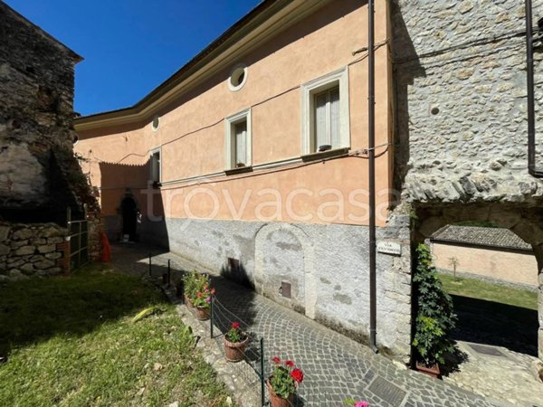 casa indipendente in vendita a Pico