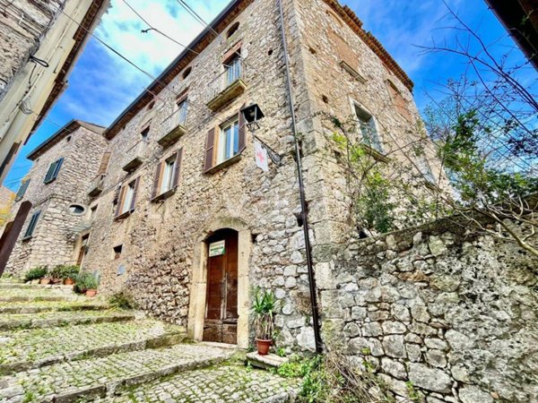 casa indipendente in vendita a Pico