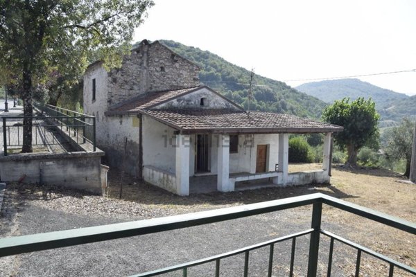 casa indipendente in vendita a Pico