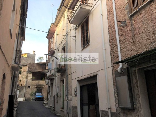 casa indipendente in vendita a Pico