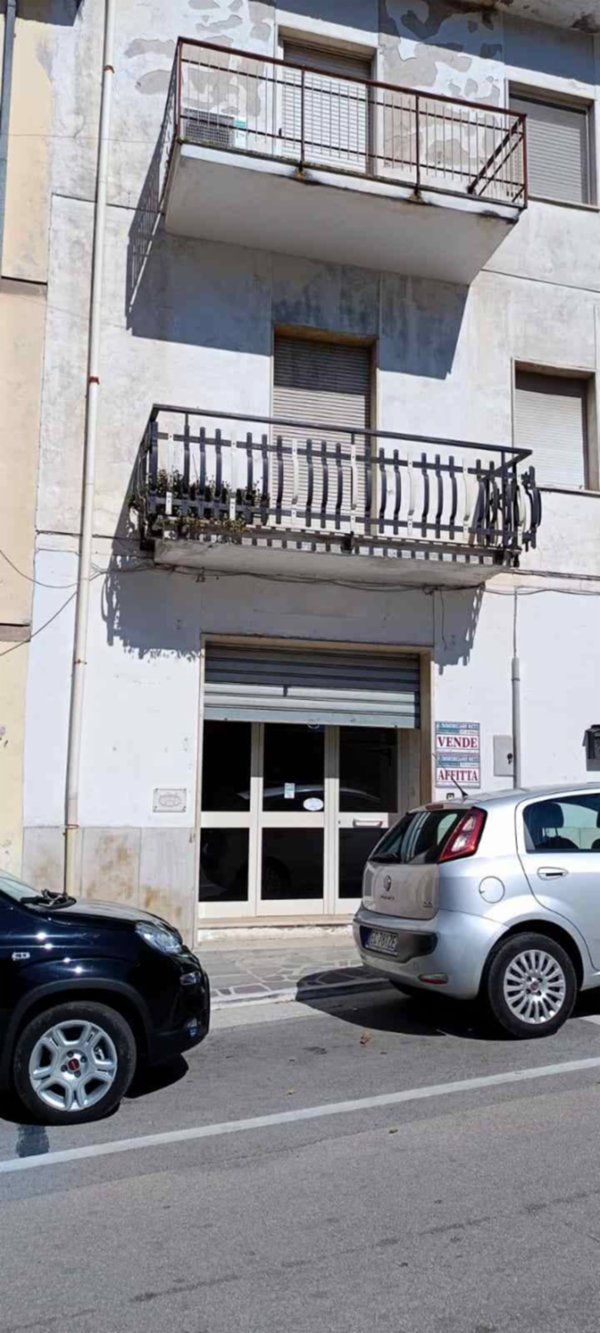 locale commerciale in vendita a Pico