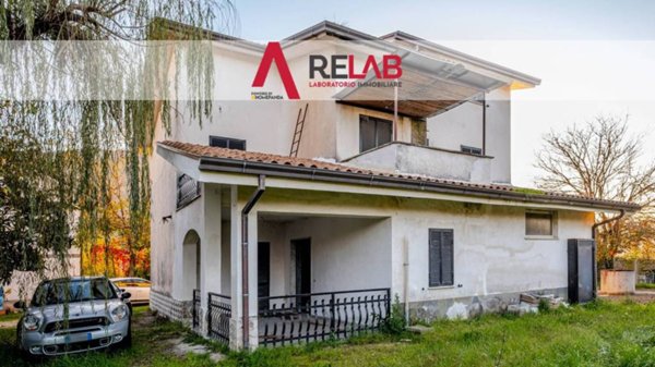 casa indipendente in vendita a Pico