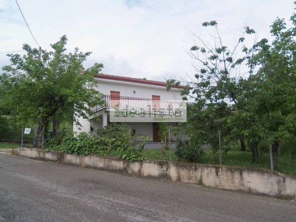 casa indipendente in vendita a Pico