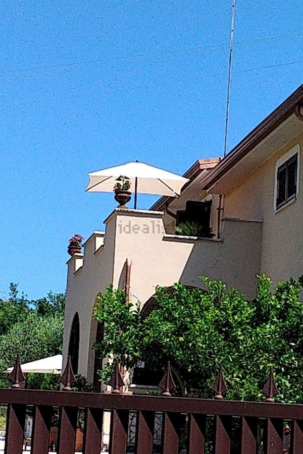 casa indipendente in vendita a Pico