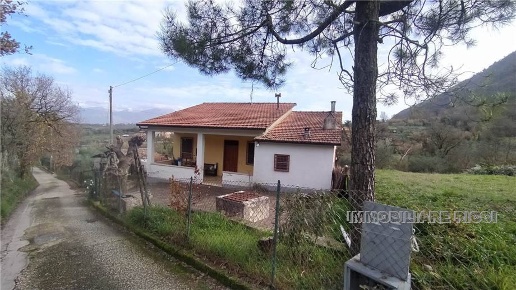 casa indipendente in vendita a Pico