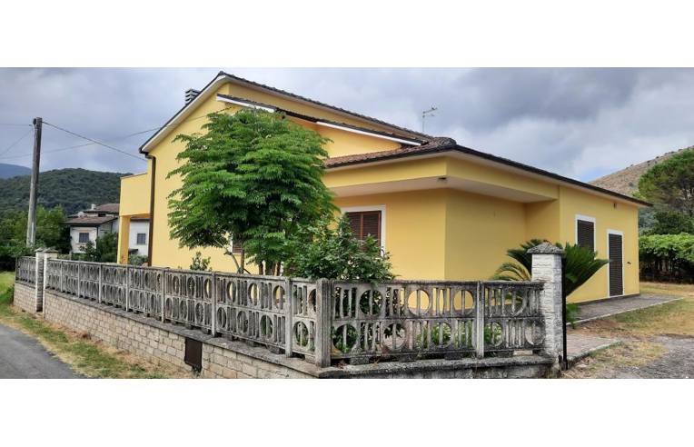 casa indipendente in vendita a Pico