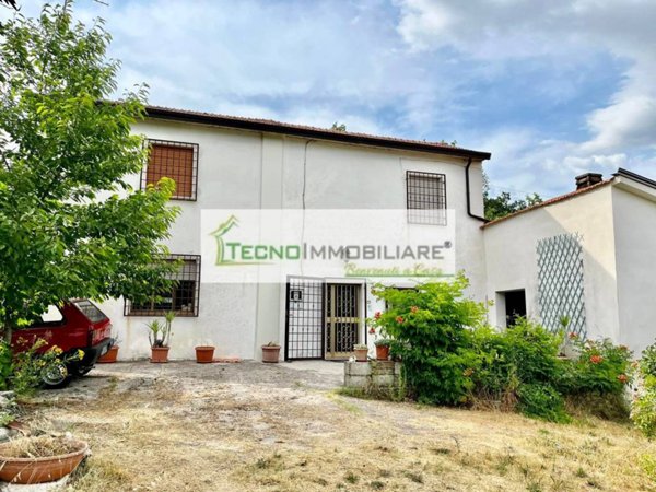 casa indipendente in vendita a Pico