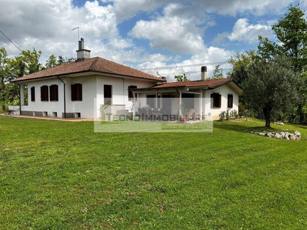 casa indipendente in vendita a Pico