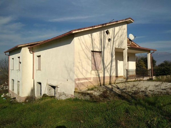 casa indipendente in vendita a Pico