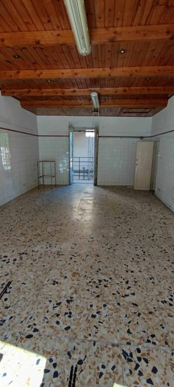 locale commerciale in vendita a Pico