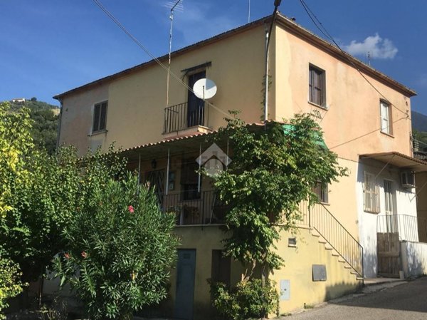 casa semindipendente in vendita a Piedimonte San Germano
