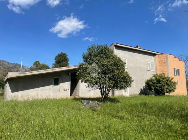 casa indipendente in vendita a Piedimonte San Germano