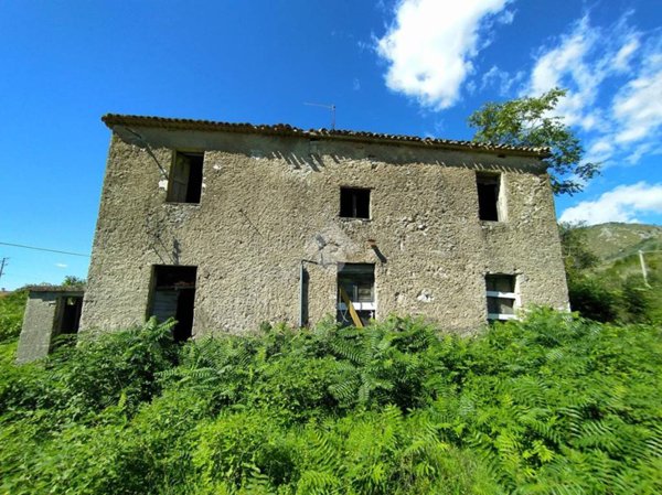 casa indipendente in vendita a Piedimonte San Germano