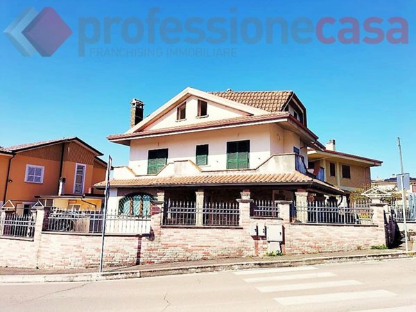 casa indipendente in vendita a Piedimonte San Germano