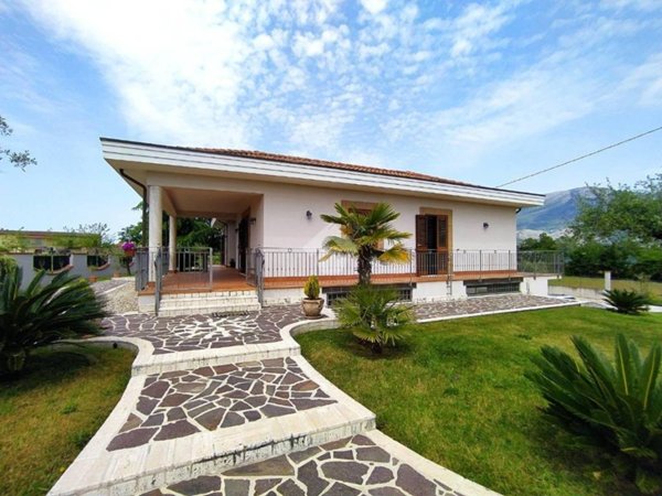 casa indipendente in vendita a Piedimonte San Germano
