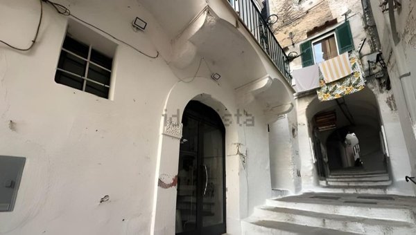 locale commerciale in vendita a Piedimonte San Germano