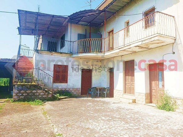 casa semindipendente in vendita a Piedimonte San Germano