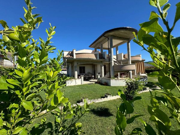 casa indipendente in vendita a Piedimonte San Germano