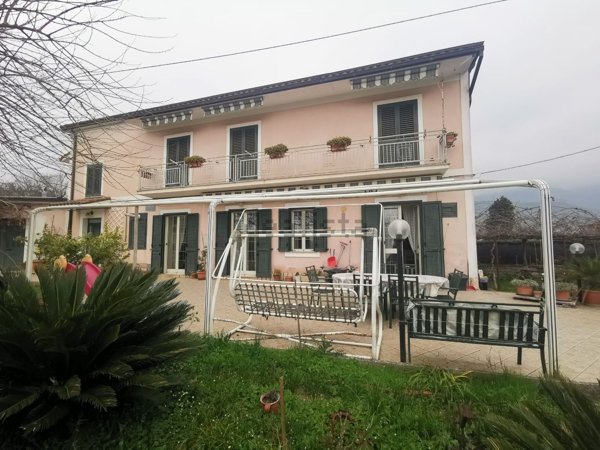 casa indipendente in vendita a Piedimonte San Germano