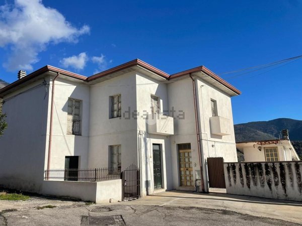 casa semindipendente in vendita a Piedimonte San Germano