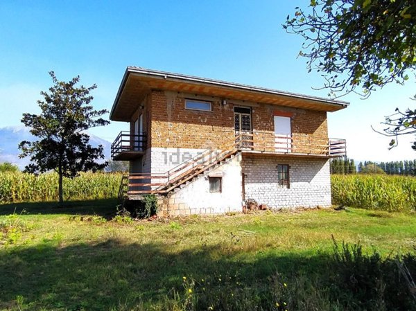 casa indipendente in vendita a Piedimonte San Germano