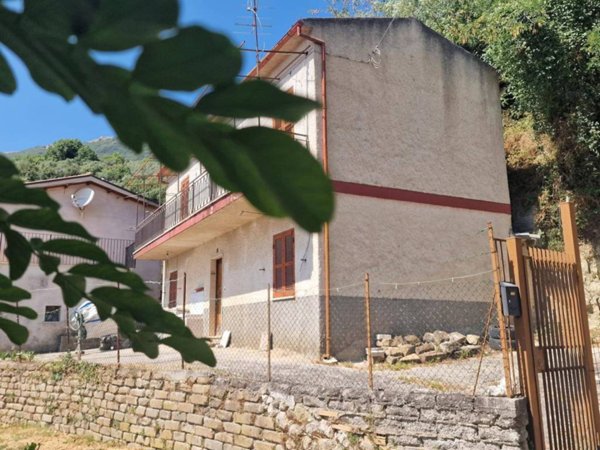 casa indipendente in vendita a Piglio