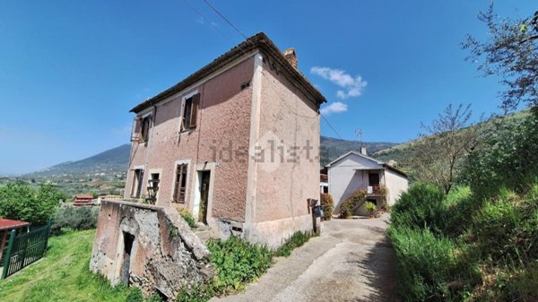 casa indipendente in vendita a Piglio