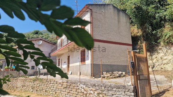 casa indipendente in vendita a Piglio