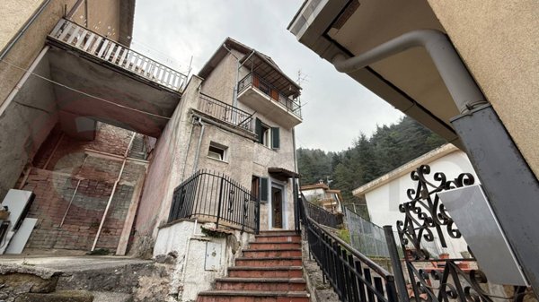 intera palazzina in vendita a Piglio