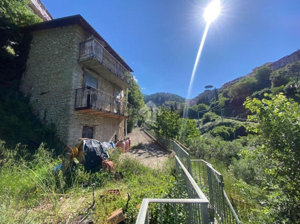 casa indipendente in vendita a Piglio