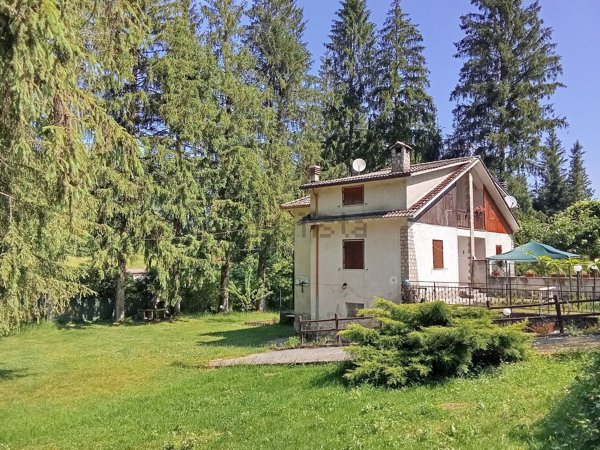 casa indipendente in vendita a Piglio